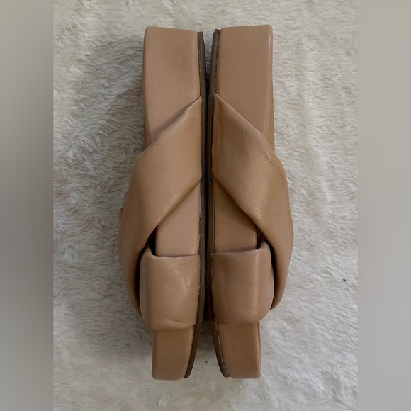 Beek Rhea Slides - Picture 6 of 9